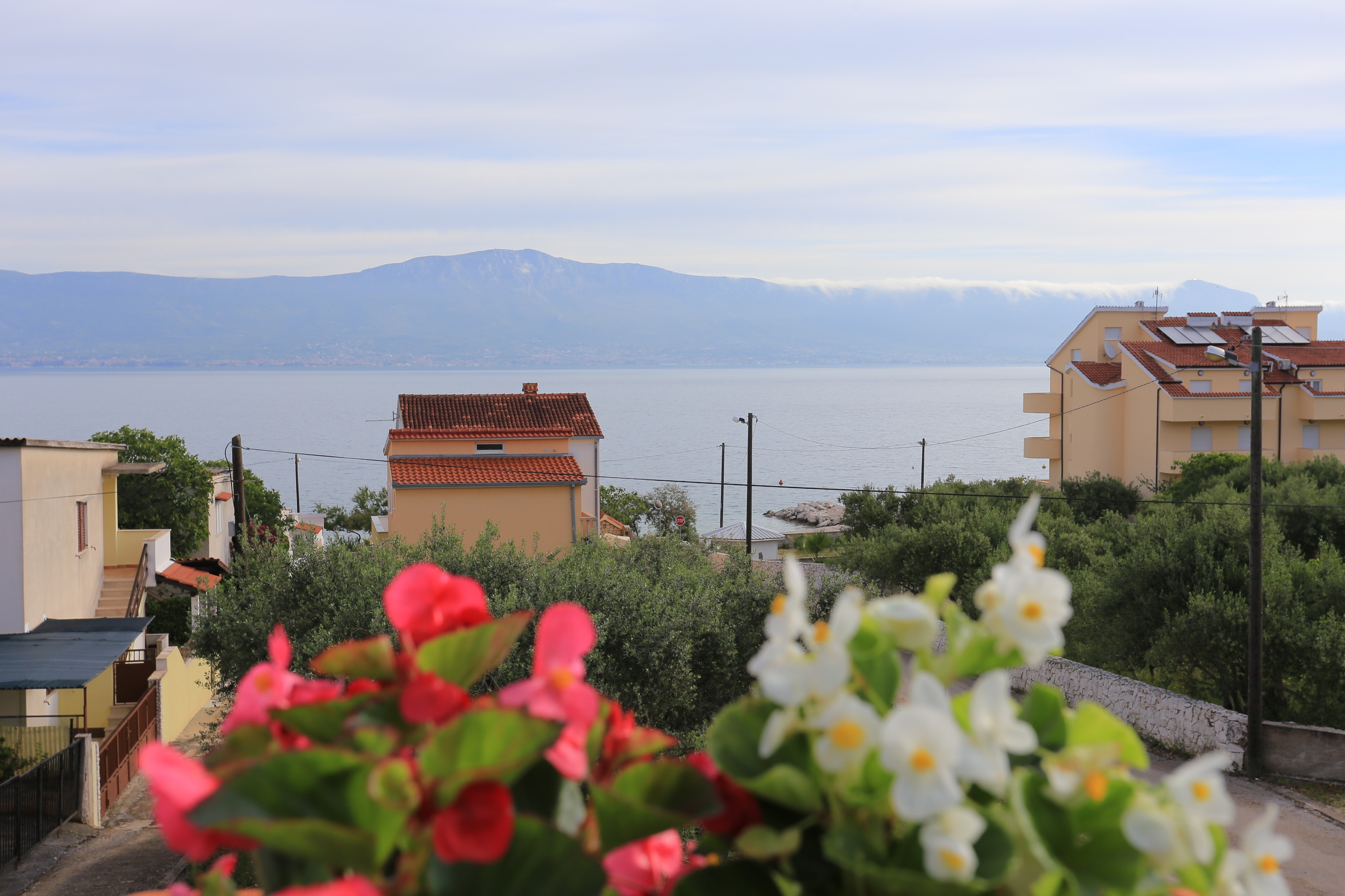 Four bedroom house with terrace and sea view Slatine, Čiovo  K