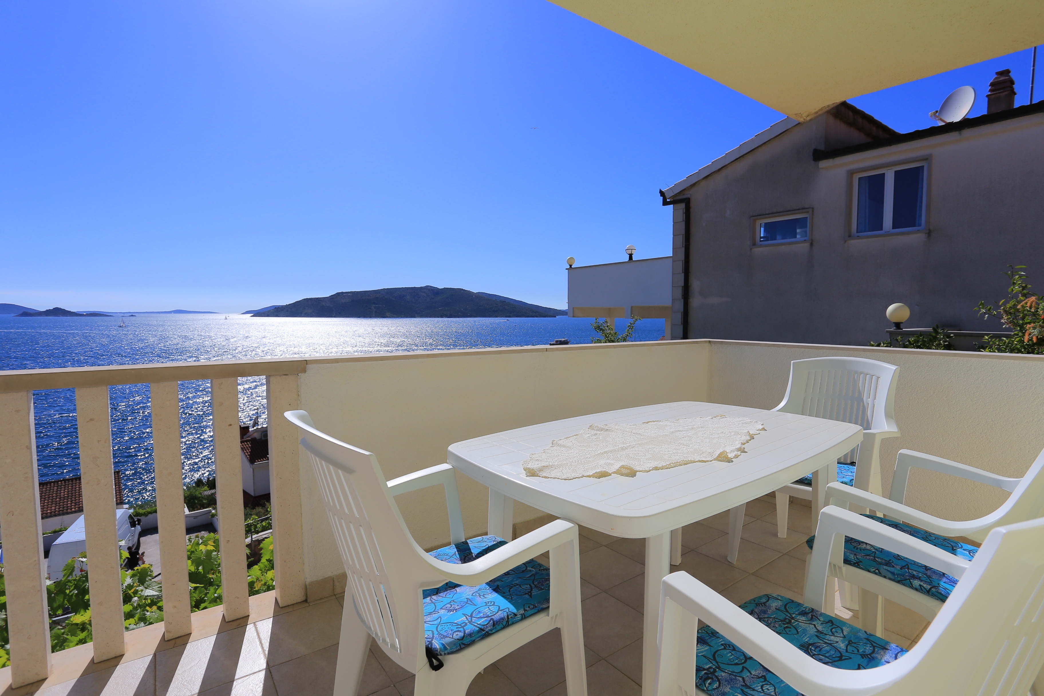 One bedroom apartment with terrace and sea view Okrug Donji, Čiovo (A-17232-a)