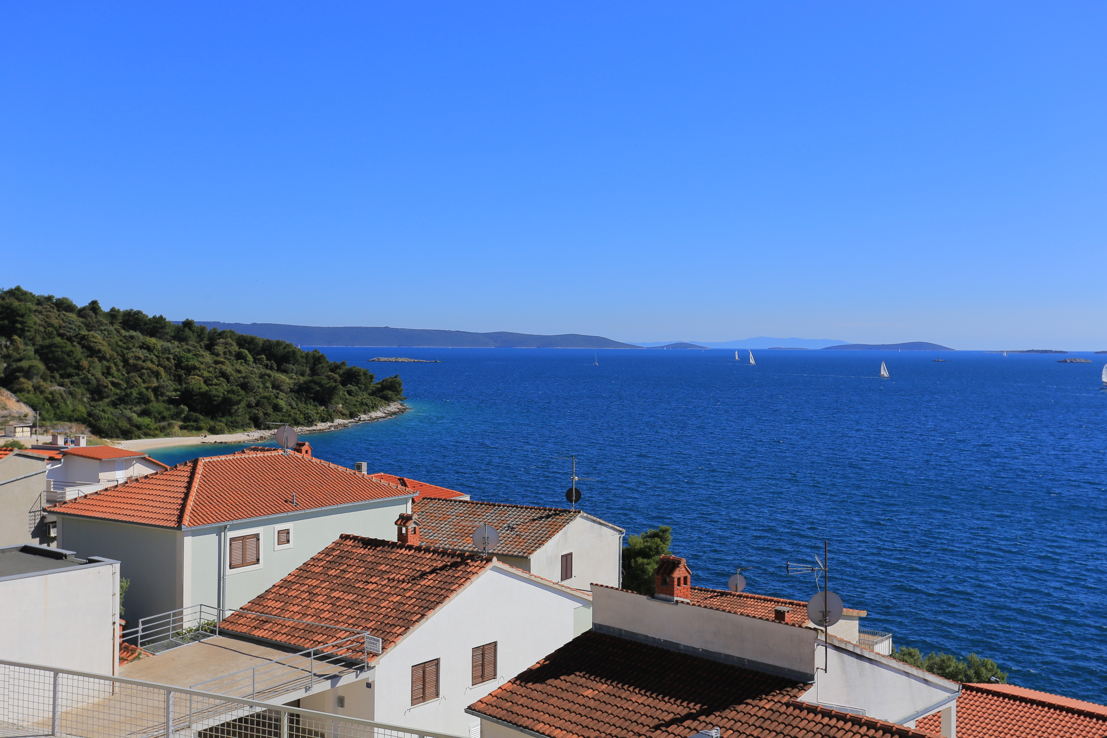 Two bedroom apartment with terrace and sea view Okrug Donji, Čiovo  A-b