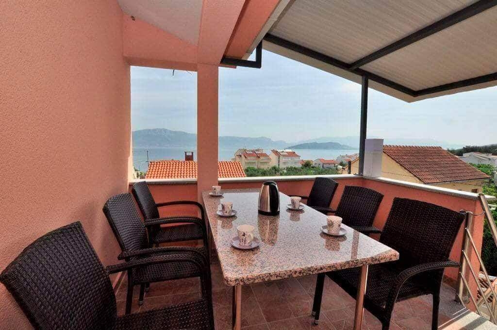 Two bedroom apartment with terrace and sea view Slatine, Čiovo  A-a