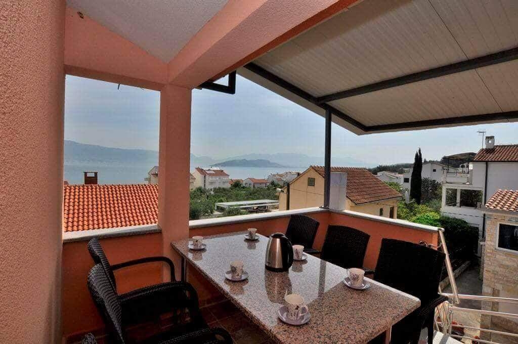 Two bedroom apartment with terrace and sea view Slatine, Čiovo  A-a