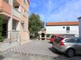 Slatine, Čiovo, Parking lot 17234 - Apartments near sea with pebble beach.