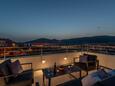 Trogir, Terrasse dans l’hébergement en type house, avec la vue sur la mer et WiFi.