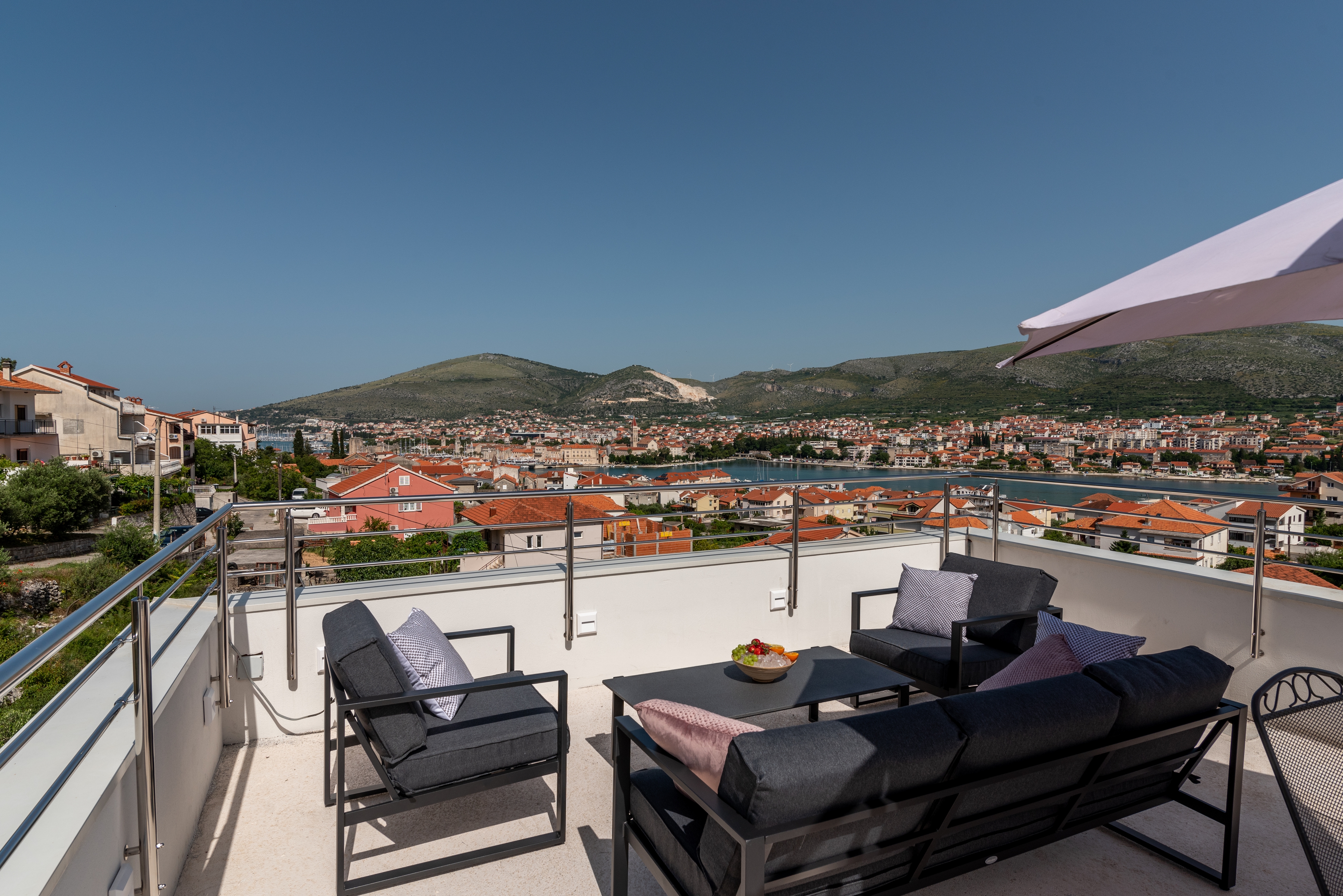 Four bedroom house with terrace and sea view Trogir  K