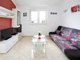 Bibinje, Sala de estar in the apartment, air condition available y WiFi.