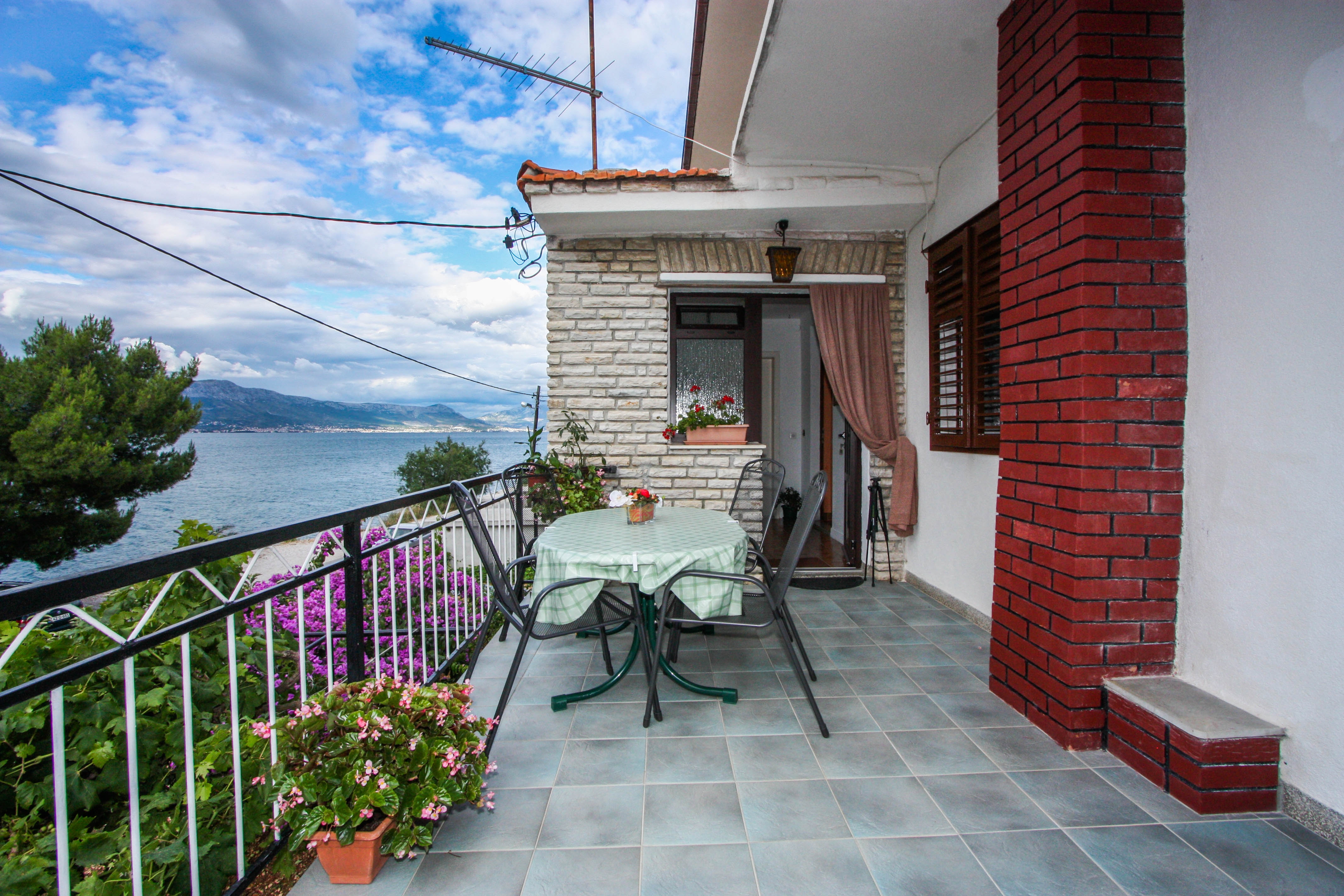 Two bedroom apartment near beach Arbanija (Čiovo) (A-17280-a) Two bedroom apartment near beach Arbanija (Čiovo) (A-17280-a)