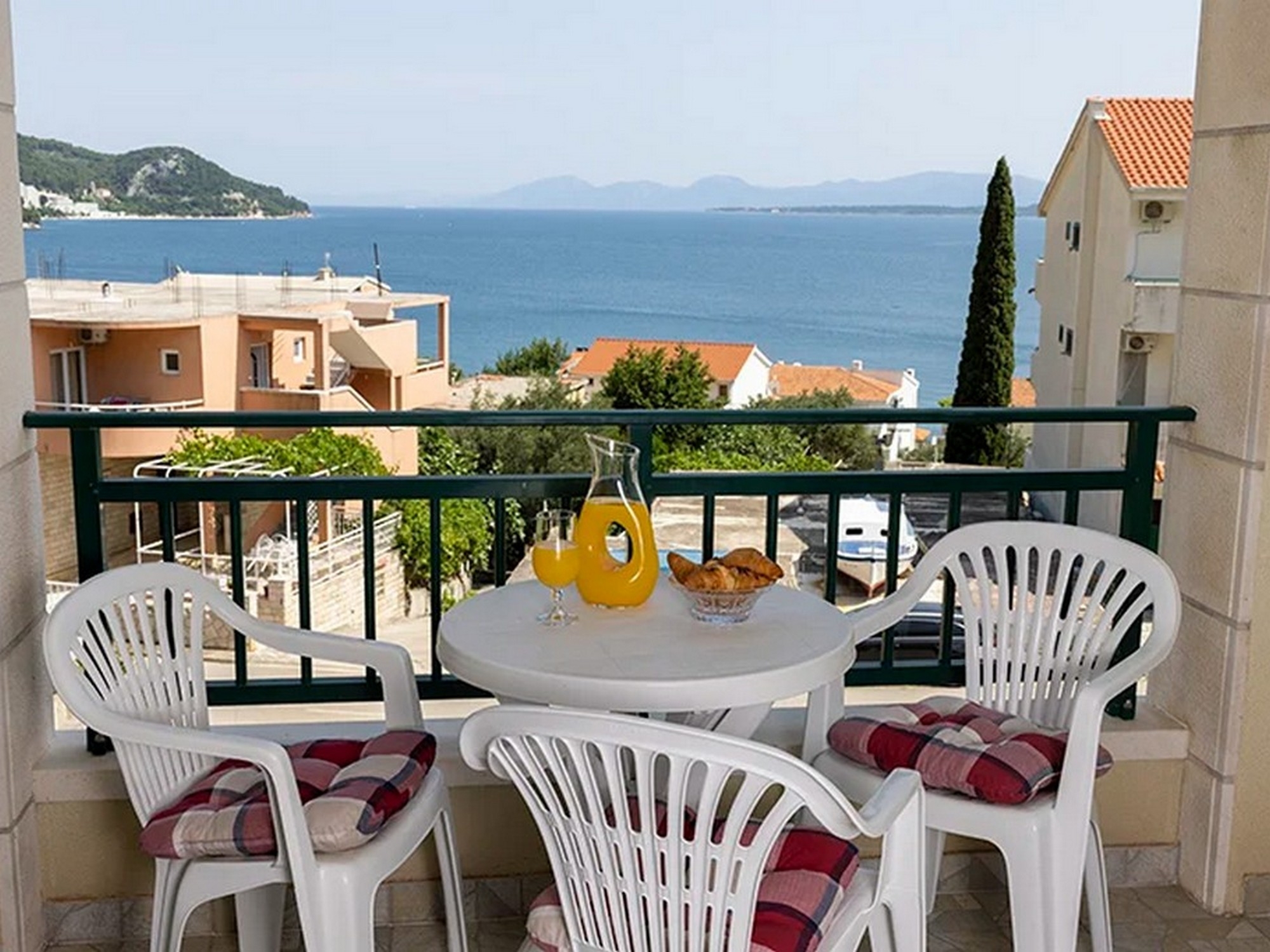 Two bedroom apartment with terrace and sea view Igrane, Makarska  A-a
