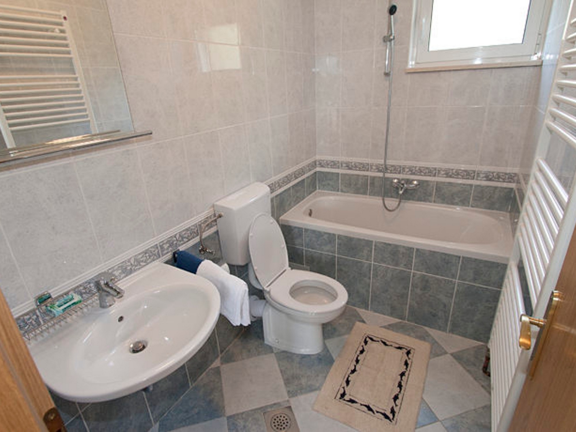 Two bedroom apartment with terrace and sea view Igrane, Makarska  A-b