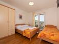 Bedroom 1 Igrane, Bedroom 1 in the apartment, air condition available and WiFi.