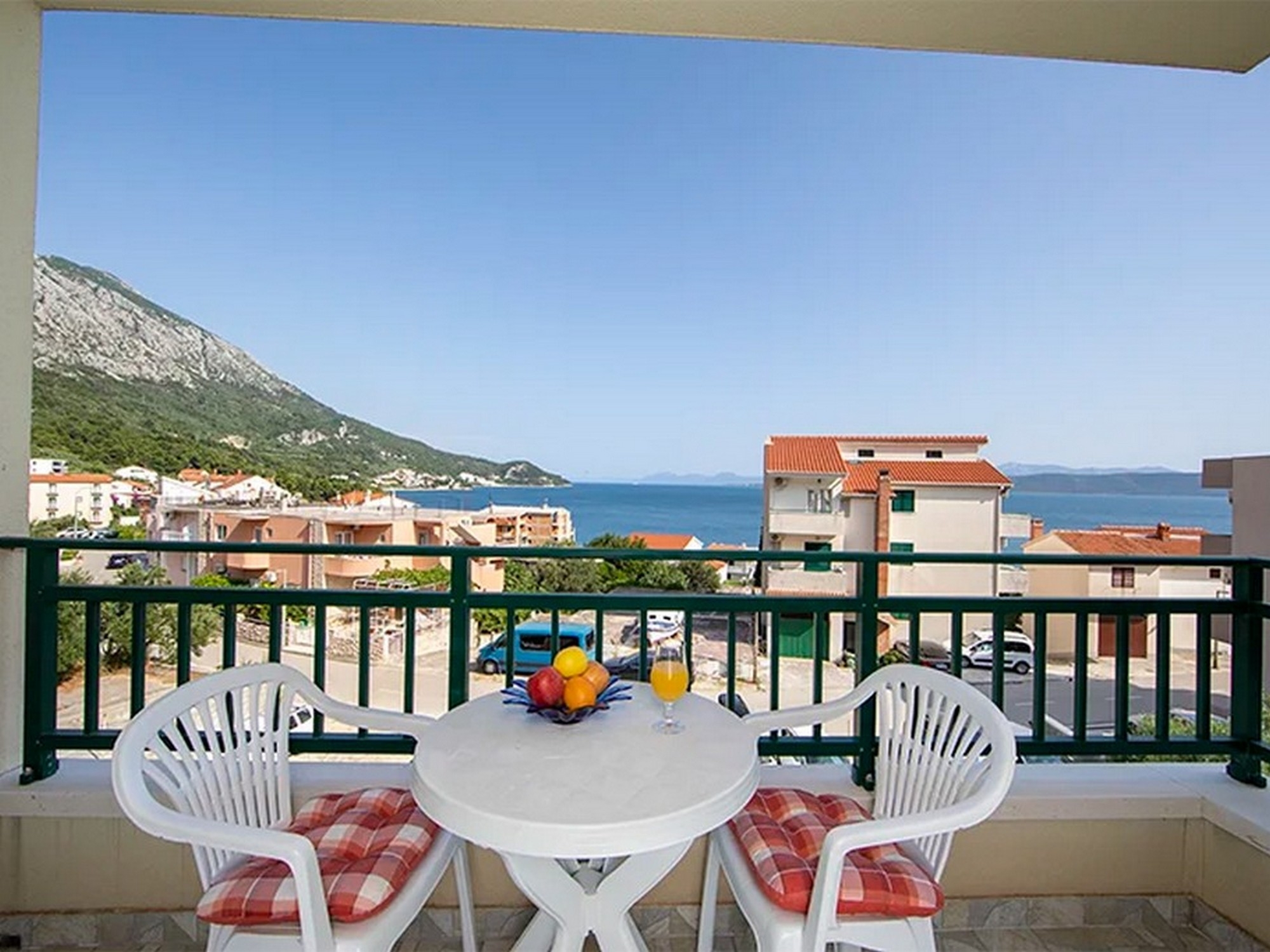Two bedroom apartment with terrace and sea view Igrane, Makarska  A-b