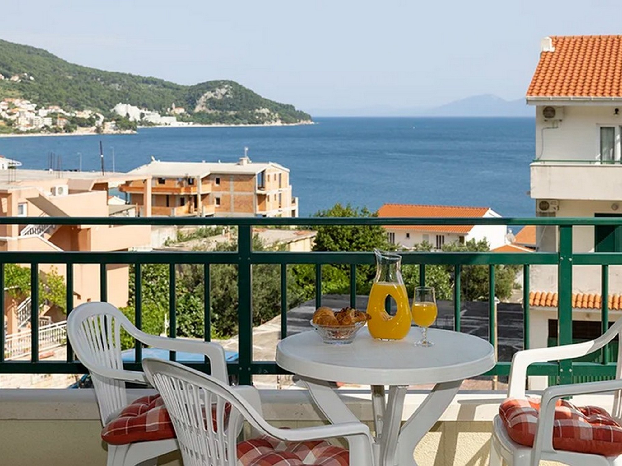 Two bedroom apartment with terrace and sea view Igrane, Makarska  A-b
