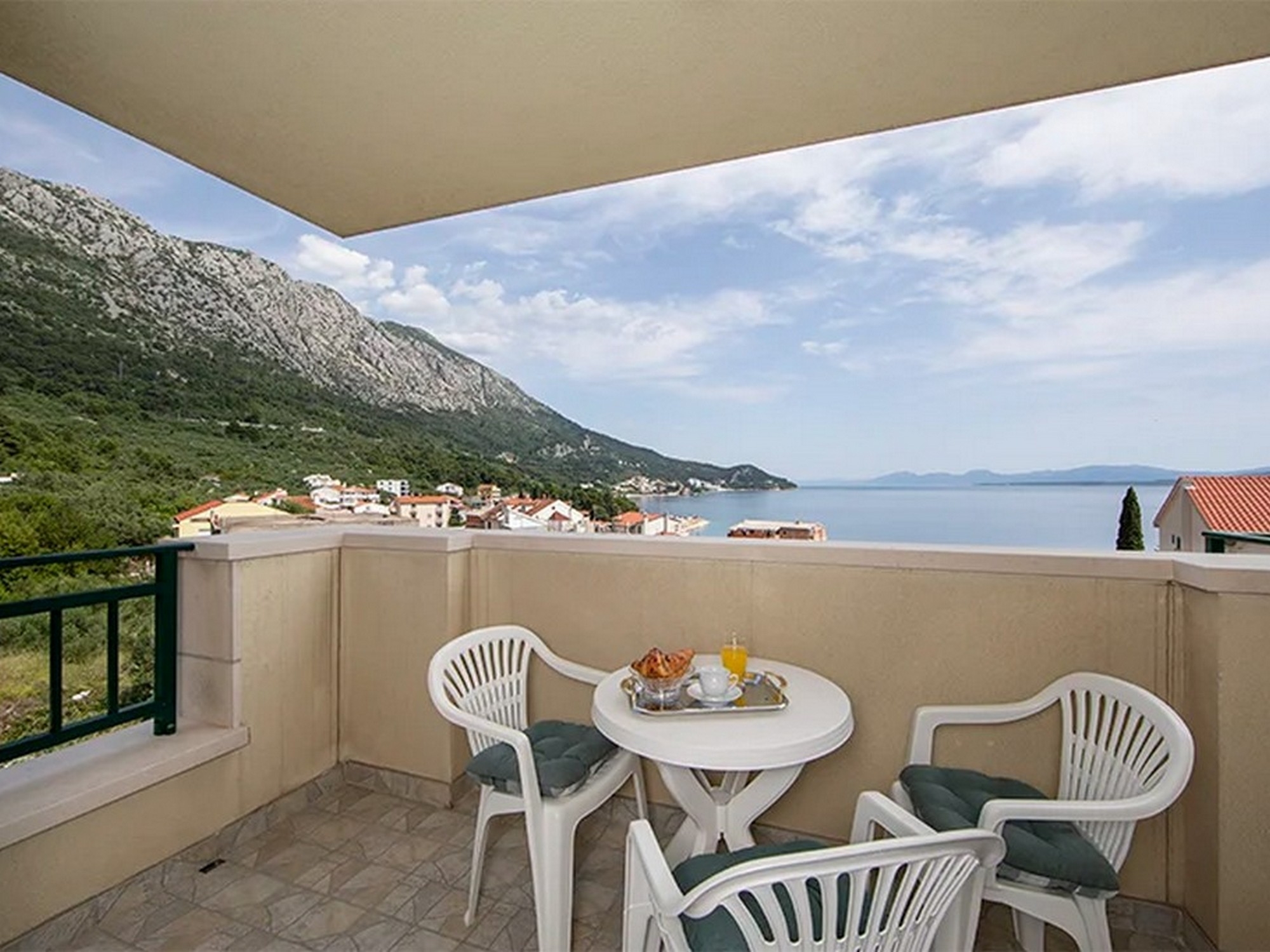 Two bedroom apartment with terrace and sea view Igrane, Makarska  A-c