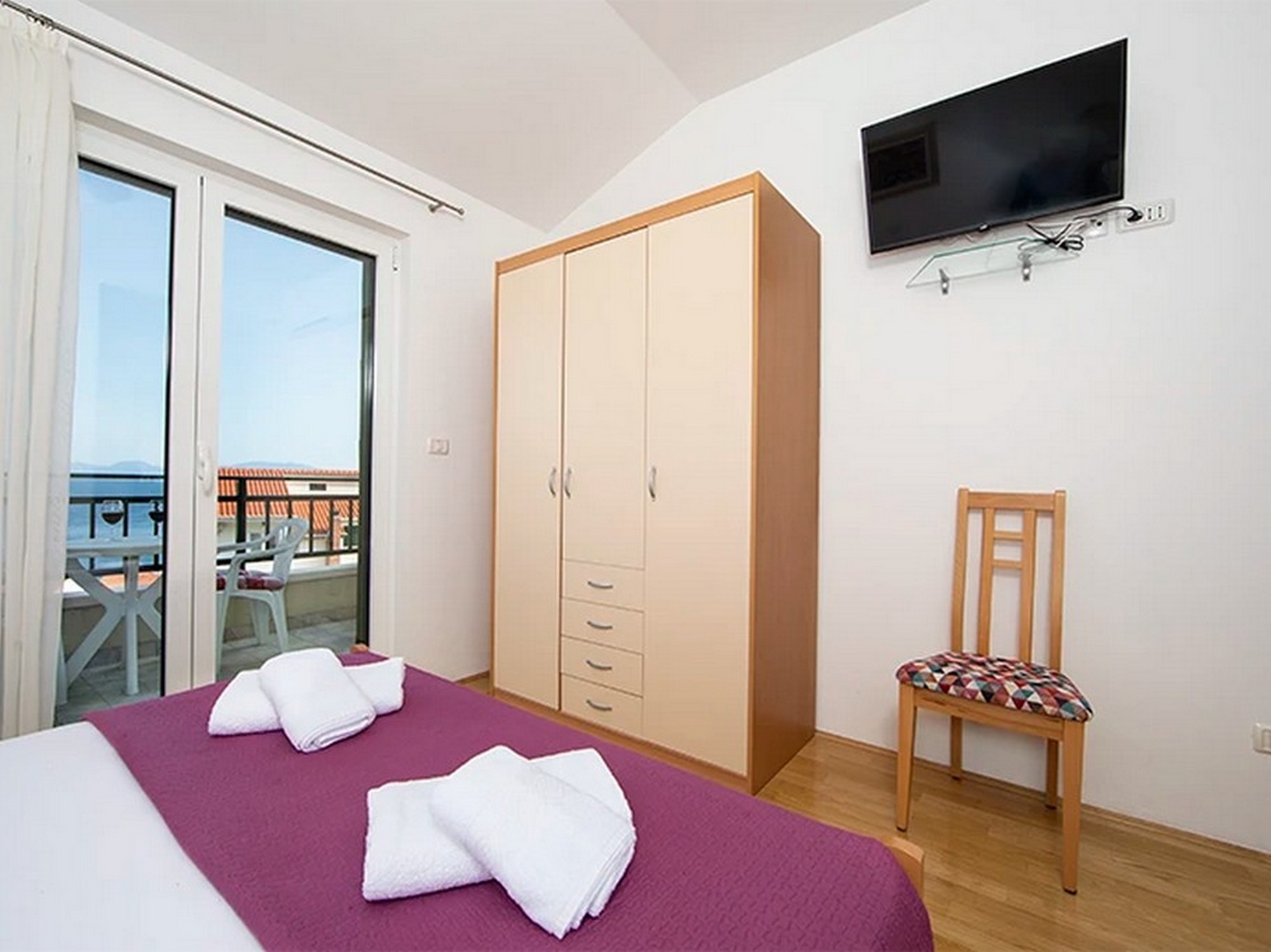 Two bedroom apartment with terrace and sea view Igrane, Makarska  A-d