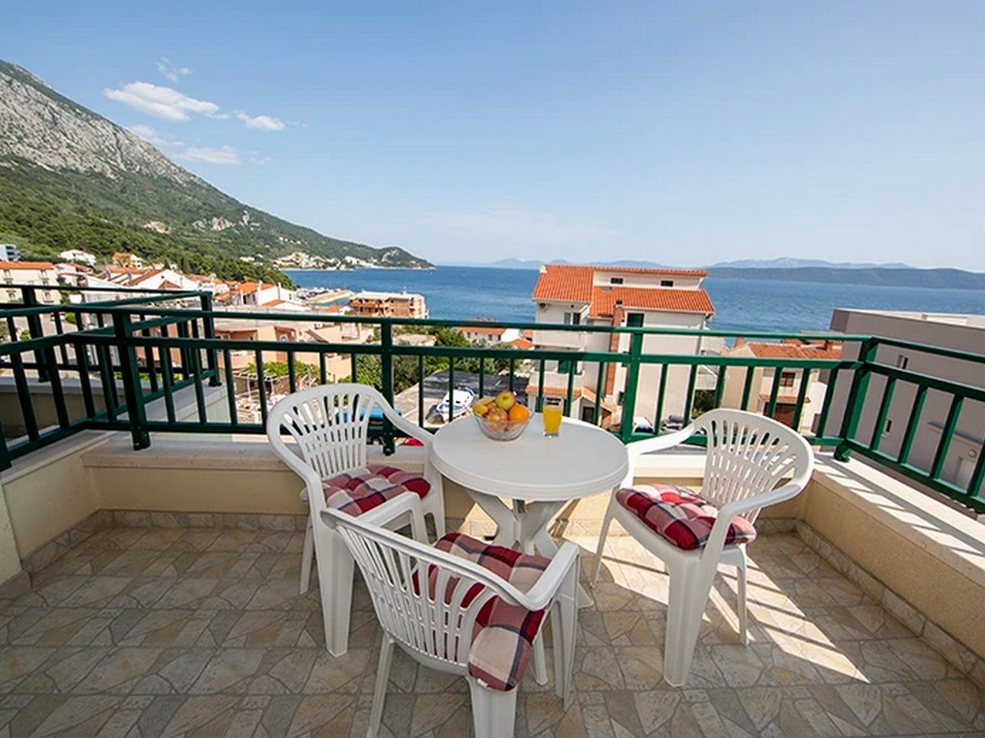 Two bedroom apartment with terrace and sea view Igrane, Makarska  A-d