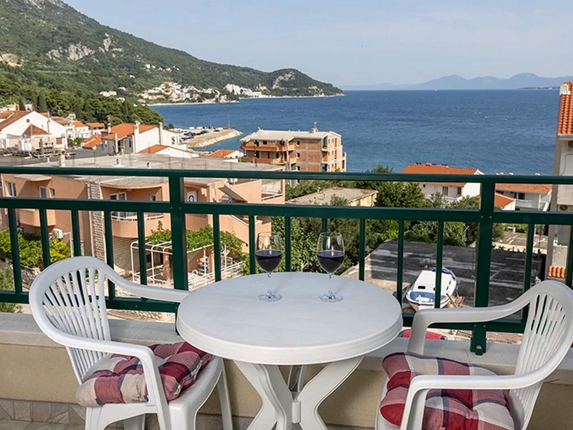Two bedroom apartment with terrace and sea view Igrane, Makarska  A-d