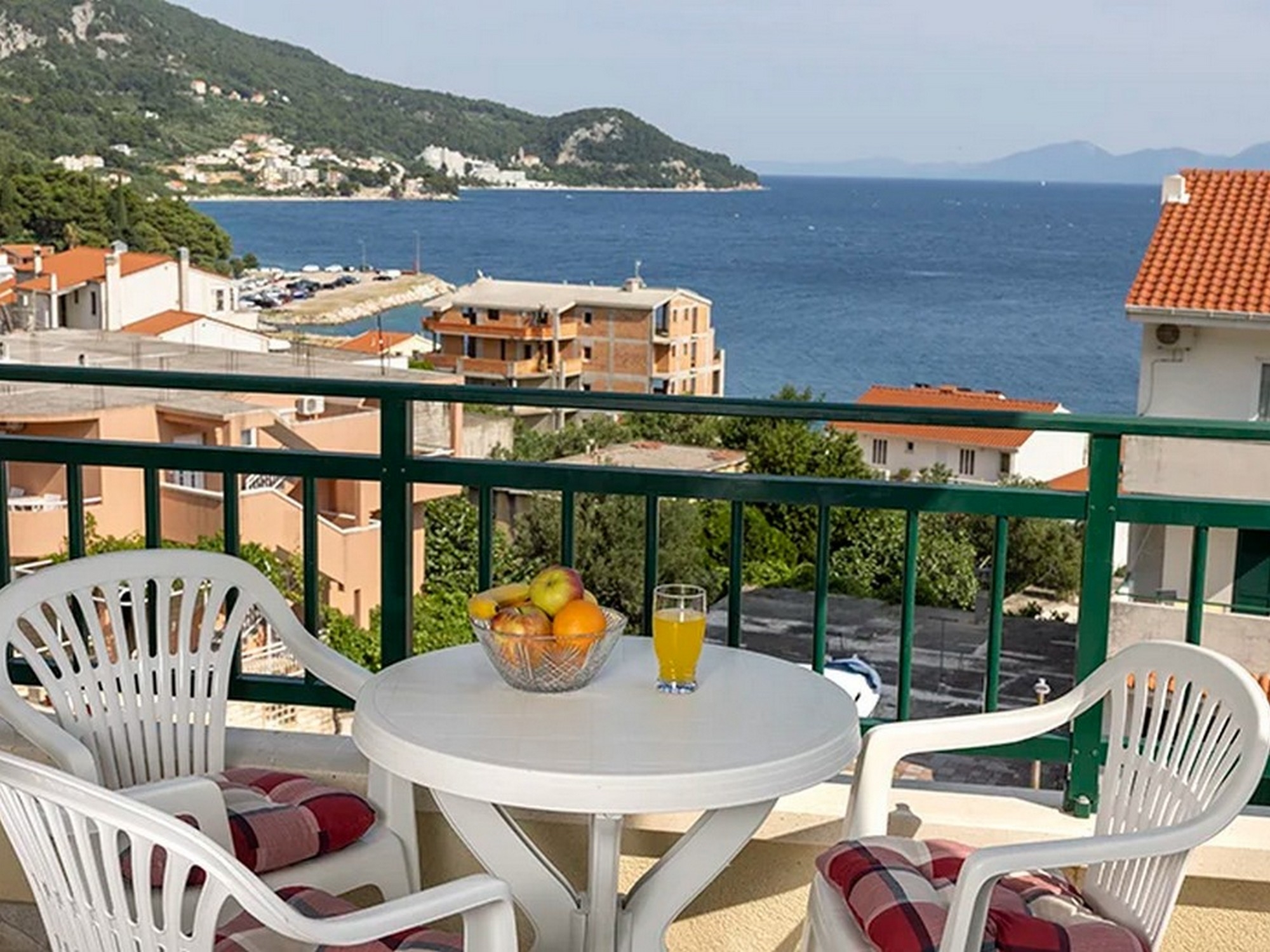 Two bedroom apartment with terrace and sea view Igrane, Makarska  A-d
