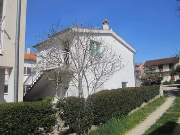 Biograd na Moru, Biograd, Hébergement 17298 - Appartement à proximité de la mer avec une plage de galets.