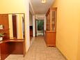 Brna, Hallway in the apartment, air condition available and WiFi.