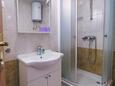 Salle de bain Baška Voda, Salle de bain dans l’hébergement en type apartment, WiFi.