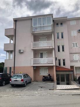 Objekt Baška Voda, Makarska, Objekt 17304 - Apartmaji s prodnato plažo.
