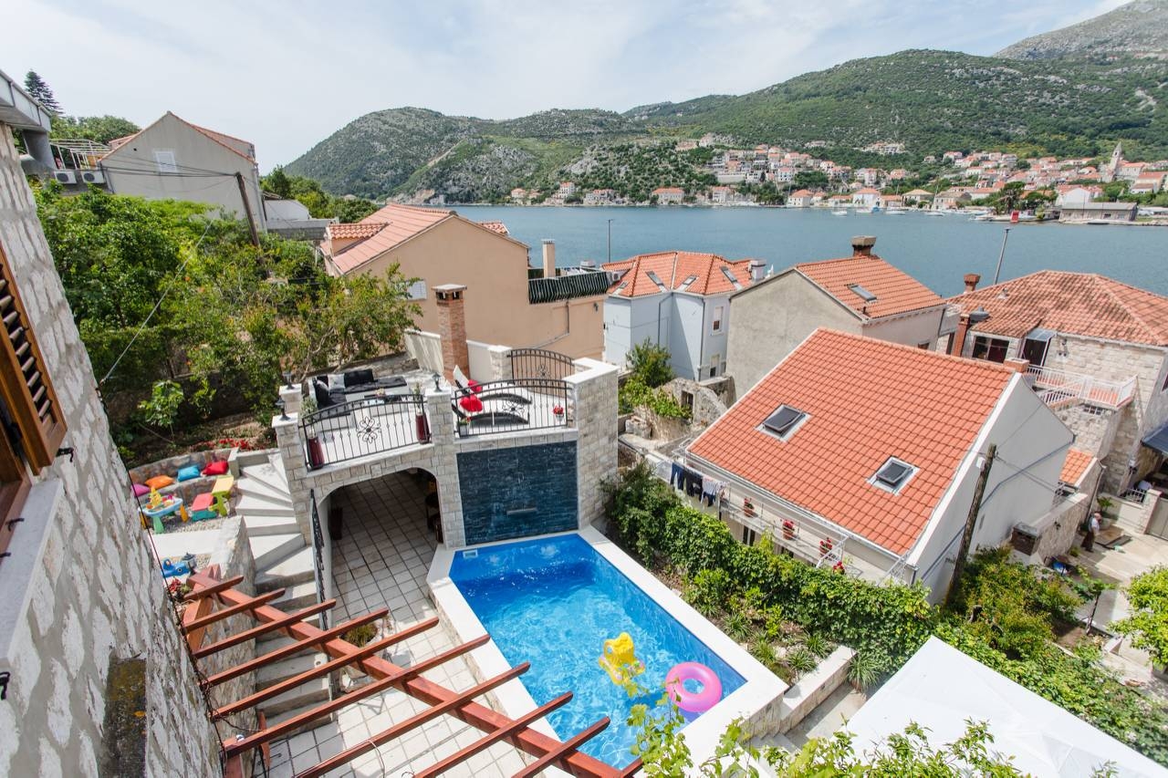 Three bedroom apartment near beach Sustjepan, Dubrovnik  A-a