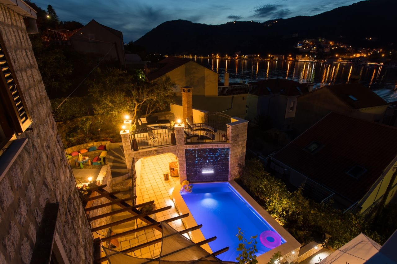 Three bedroom apartment near beach Sustjepan, Dubrovnik  A-a
