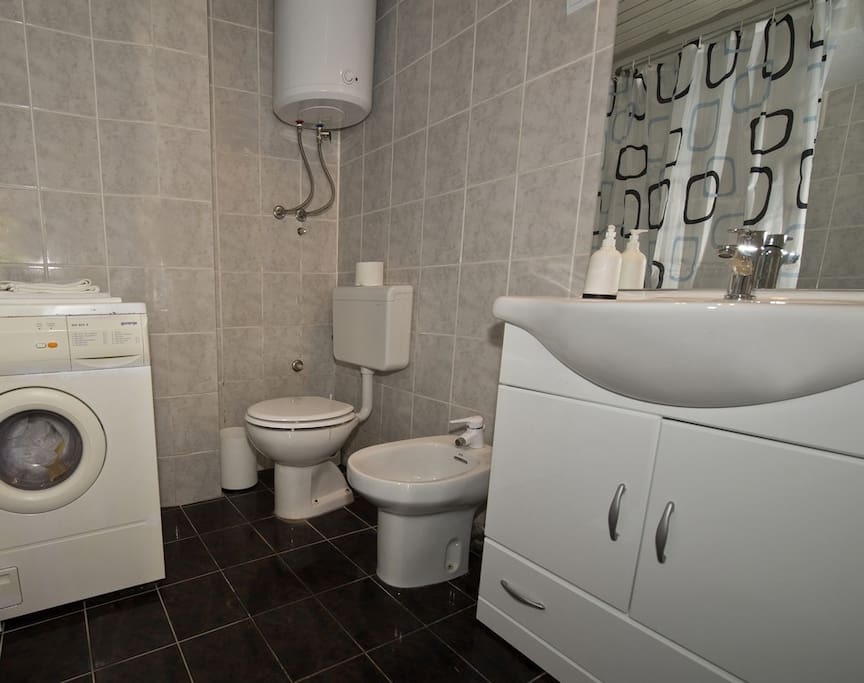 Three bedroom apartment near beach Sustjepan, Dubrovnik  A-a