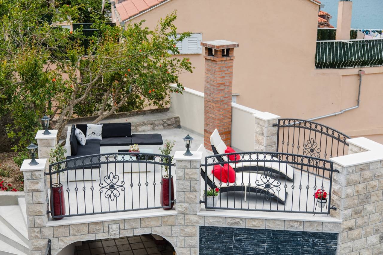 Three bedroom apartment near beach Sustjepan, Dubrovnik  A-a