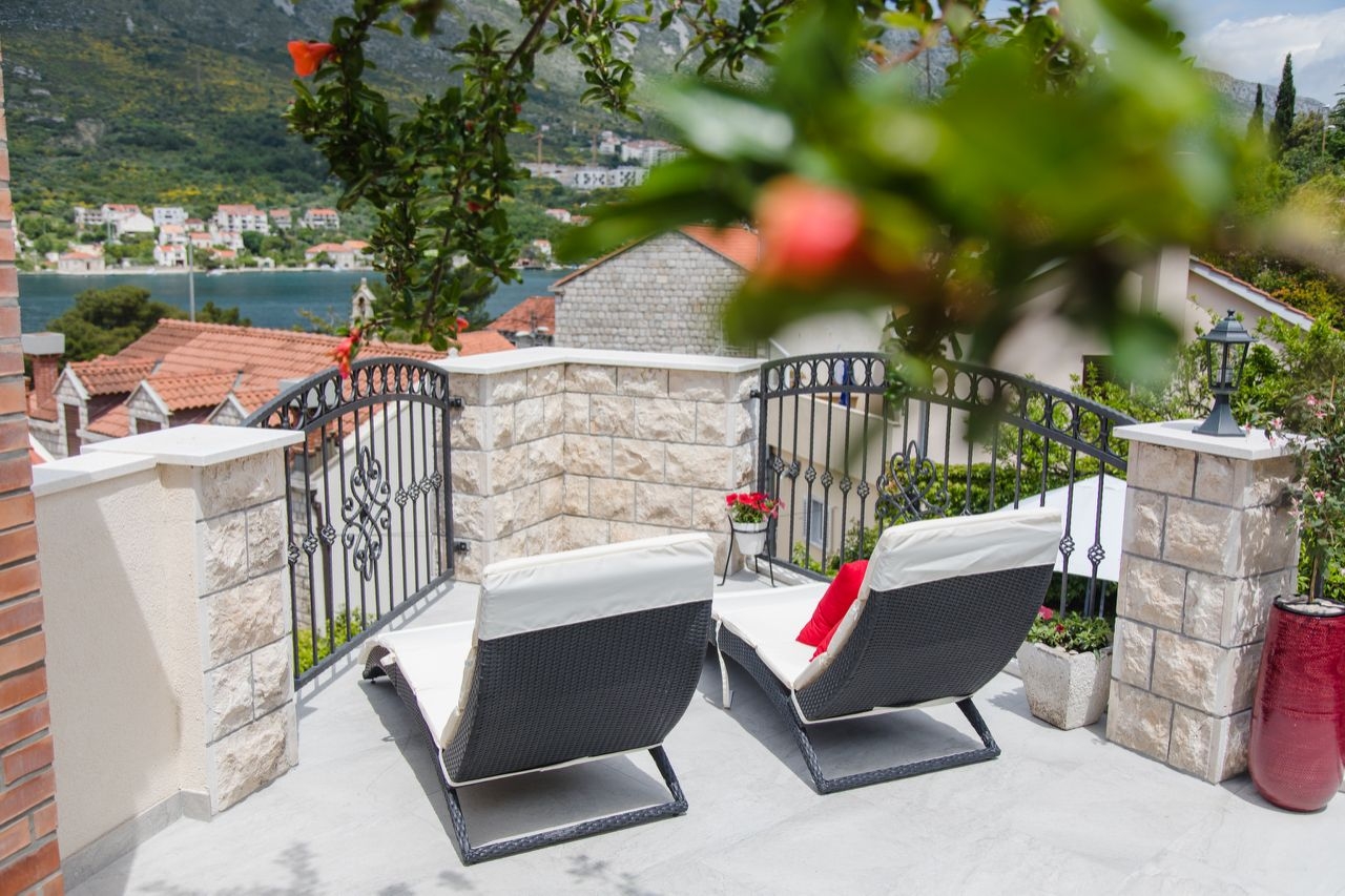 Three bedroom apartment near beach Sustjepan, Dubrovnik  A-a