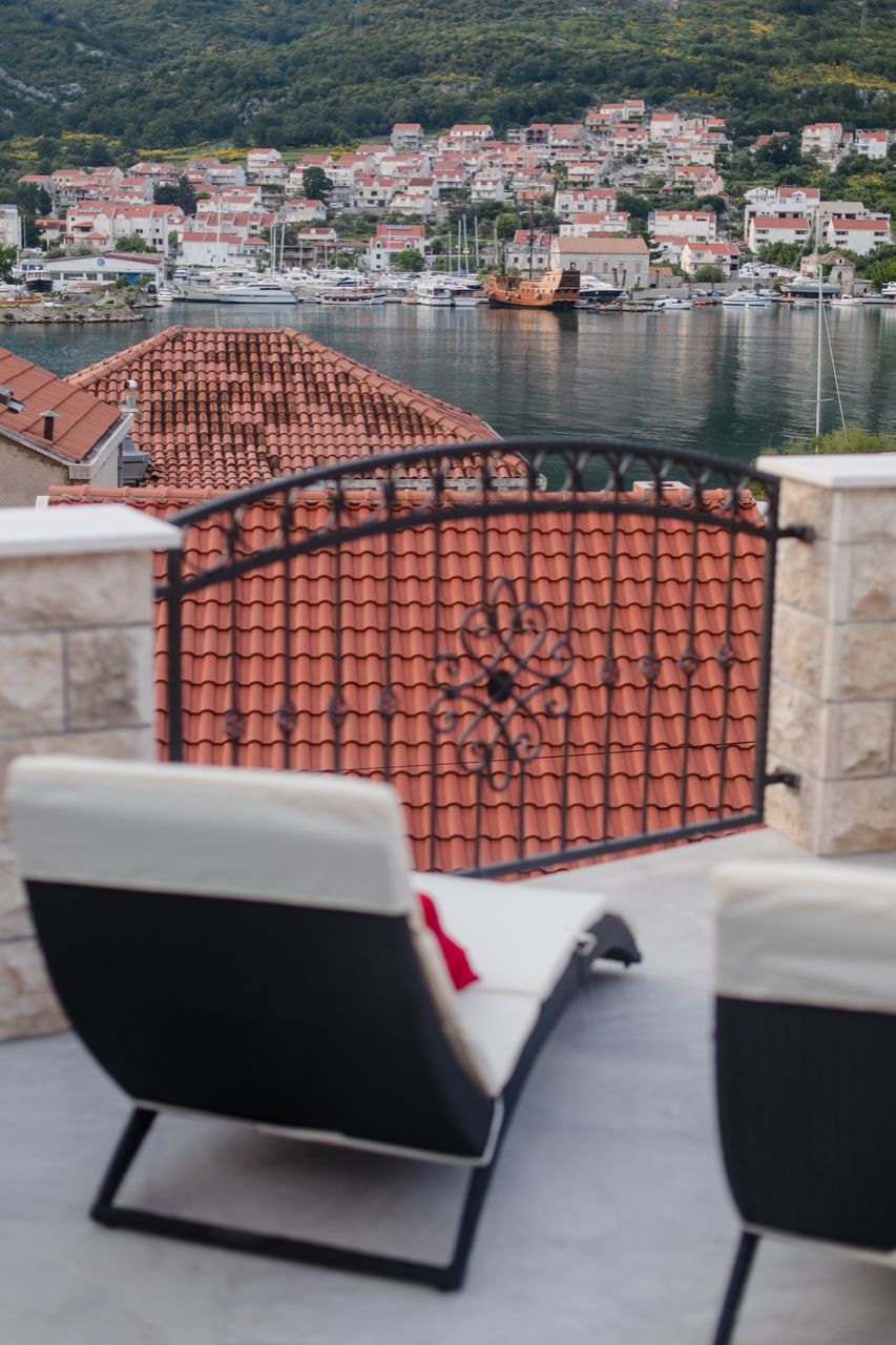 Three bedroom apartment near beach Sustjepan, Dubrovnik  A-a
