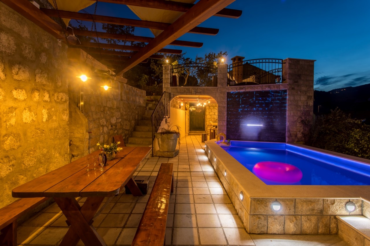 Three bedroom apartment near beach Sustjepan, Dubrovnik  A-a