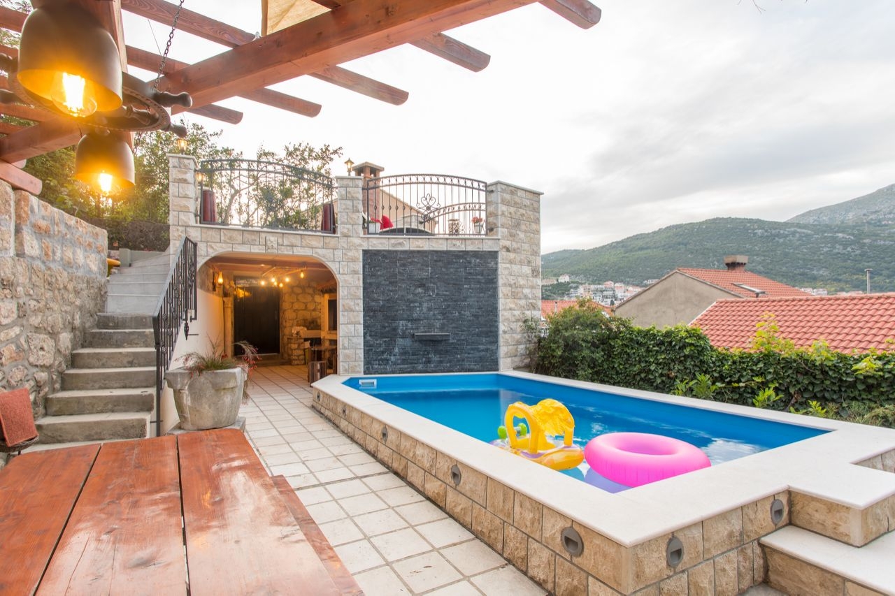 Three bedroom apartment near beach Sustjepan, Dubrovnik  A-a