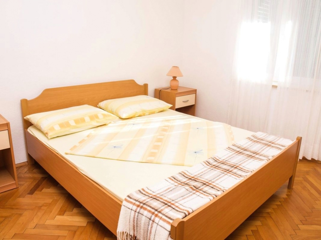 Two bedroom apartment with terrace and sea view Postira, Brač  A-a