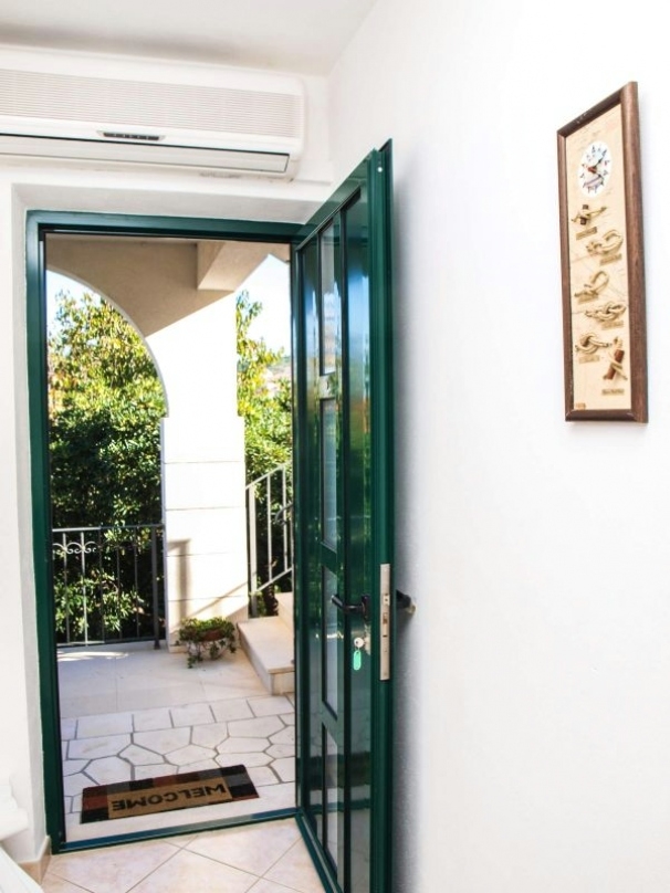 Two bedroom apartment with terrace and sea view Postira, Brač  A-a