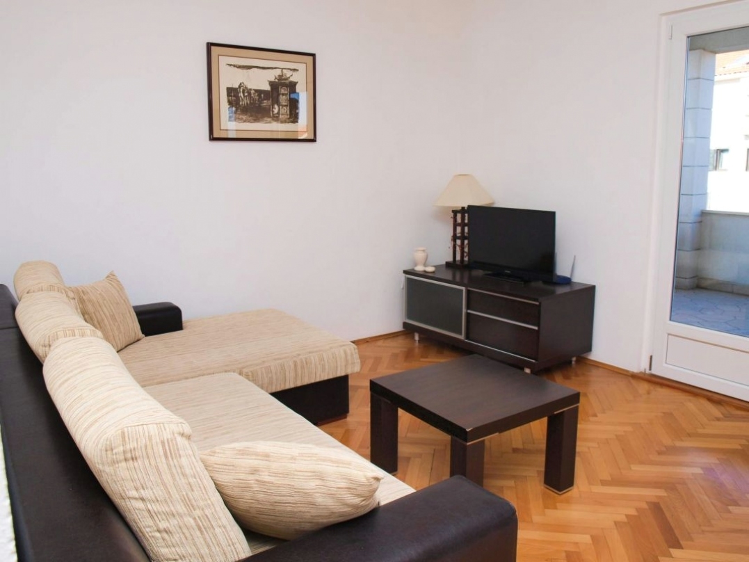 Two bedroom apartment with terrace and sea view Postira, Brač (A-17323-a)