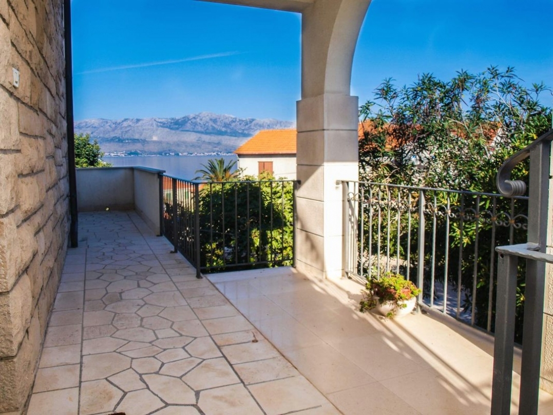 Two bedroom apartment with terrace and sea view Postira, Brač  A-a