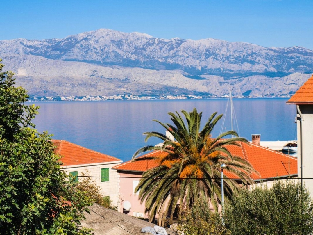 Two bedroom apartment with terrace and sea view Postira, Brač  A-a