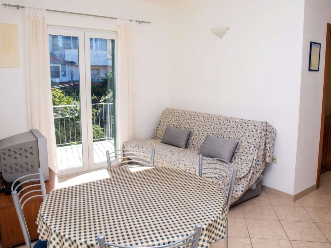 One bedroom apartment with terrace and sea view Postira, Brač (A-17323-b)