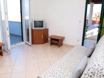 Postira, Sala de estar in the apartment, air condition available, (pet friendly) y WiFi.