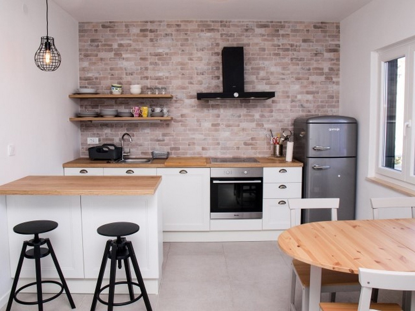 Two bedroom apartment with terrace and sea view Postira, Brač (A-17323-d)