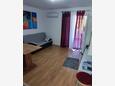 Ražanj, Sala de estar in the apartment, air condition available y WiFi.