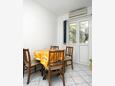 Dining room Baška Voda, Dining room in the apartment, air condition available and WiFi.