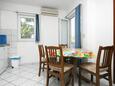 Dining room Baška Voda, Dining room in the apartment, air condition available and WiFi.