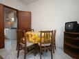 Dining room Baška Voda, Dining room in the apartment, air condition available and WiFi.