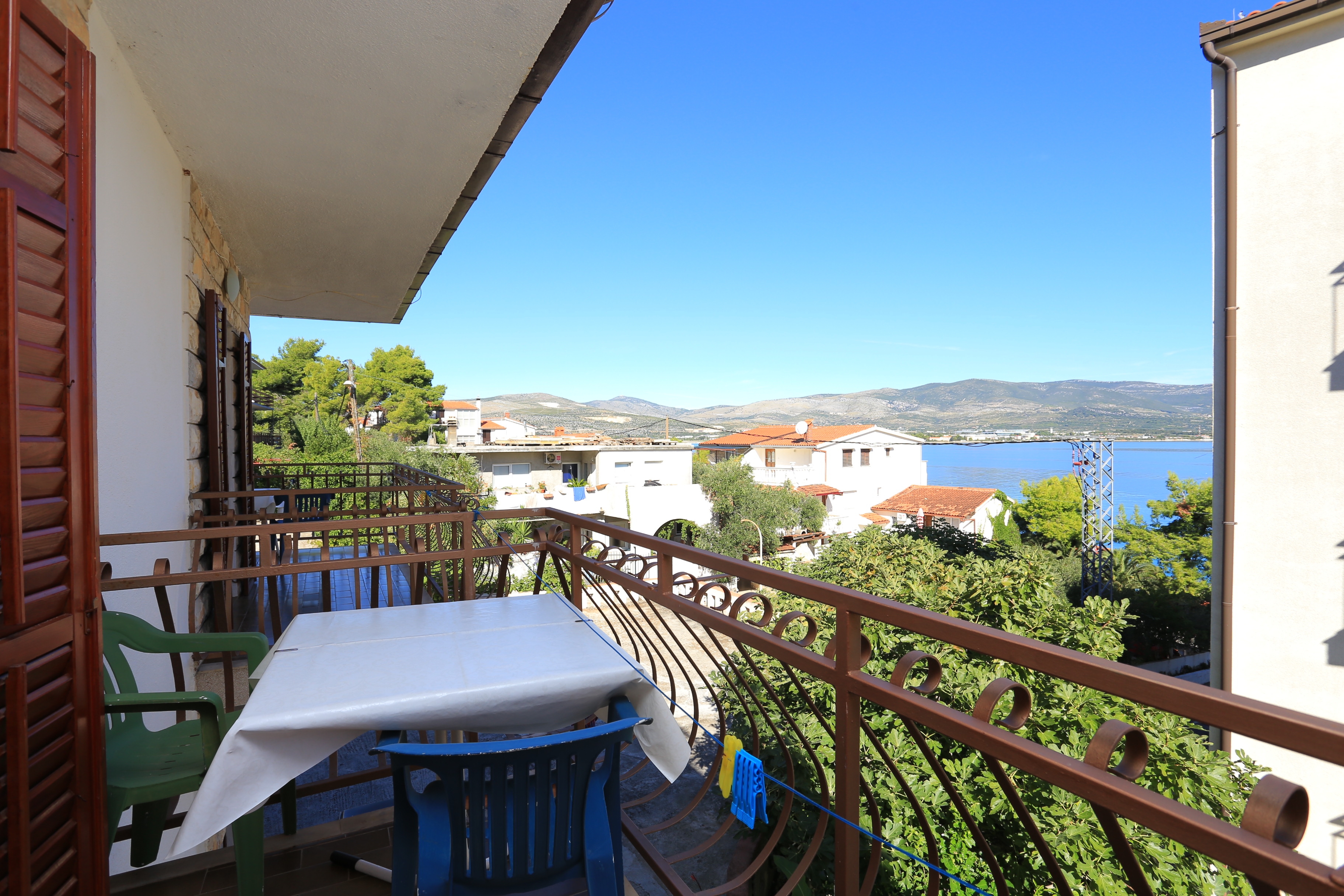 Three bedroom apartment with balcony and sea view Arbanija, Čiovo  A-a