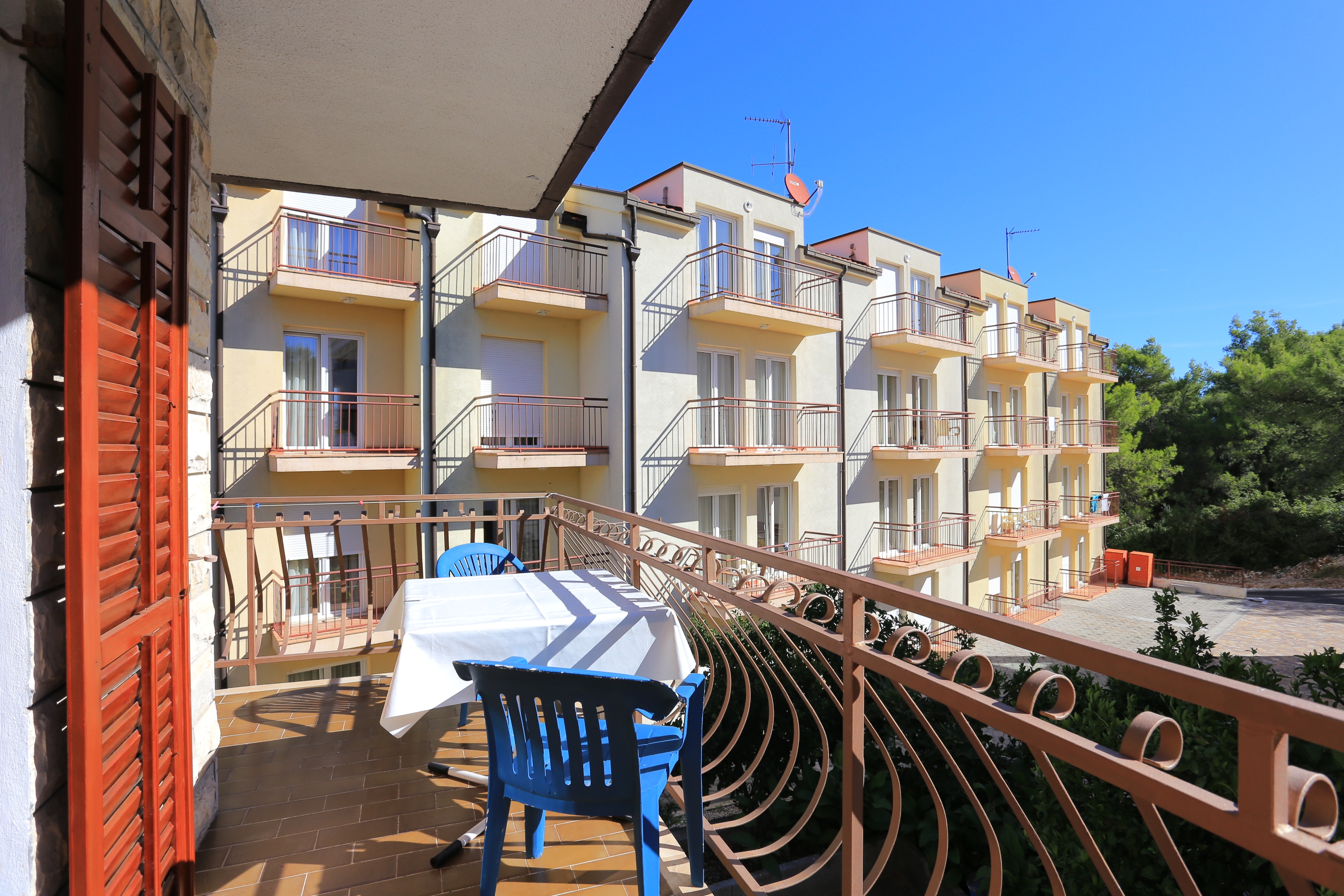 Three bedroom apartment with balcony and sea view Arbanija, Čiovo  A-a