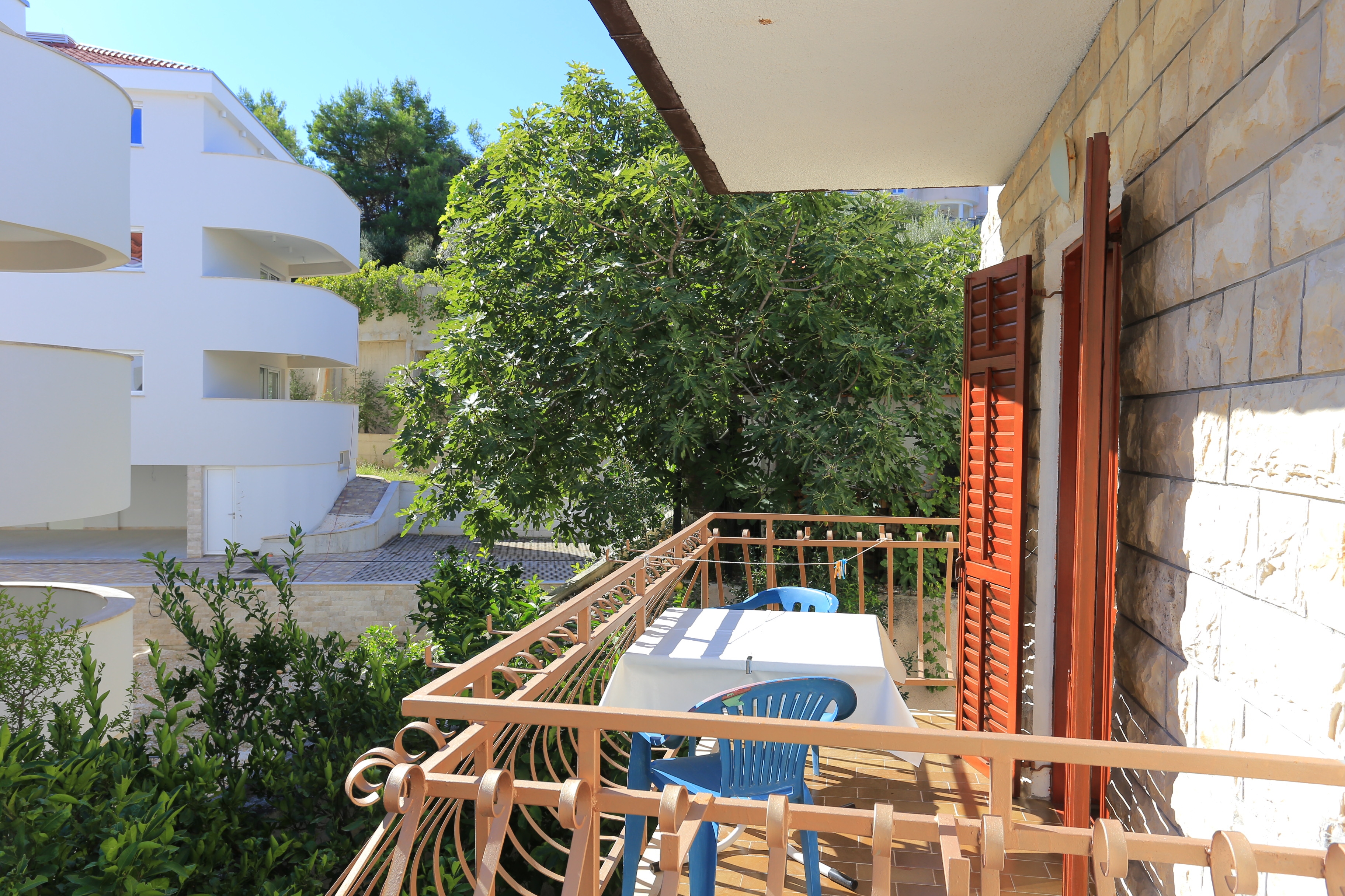 Three bedroom apartment with balcony and sea view Arbanija, Čiovo  A-a