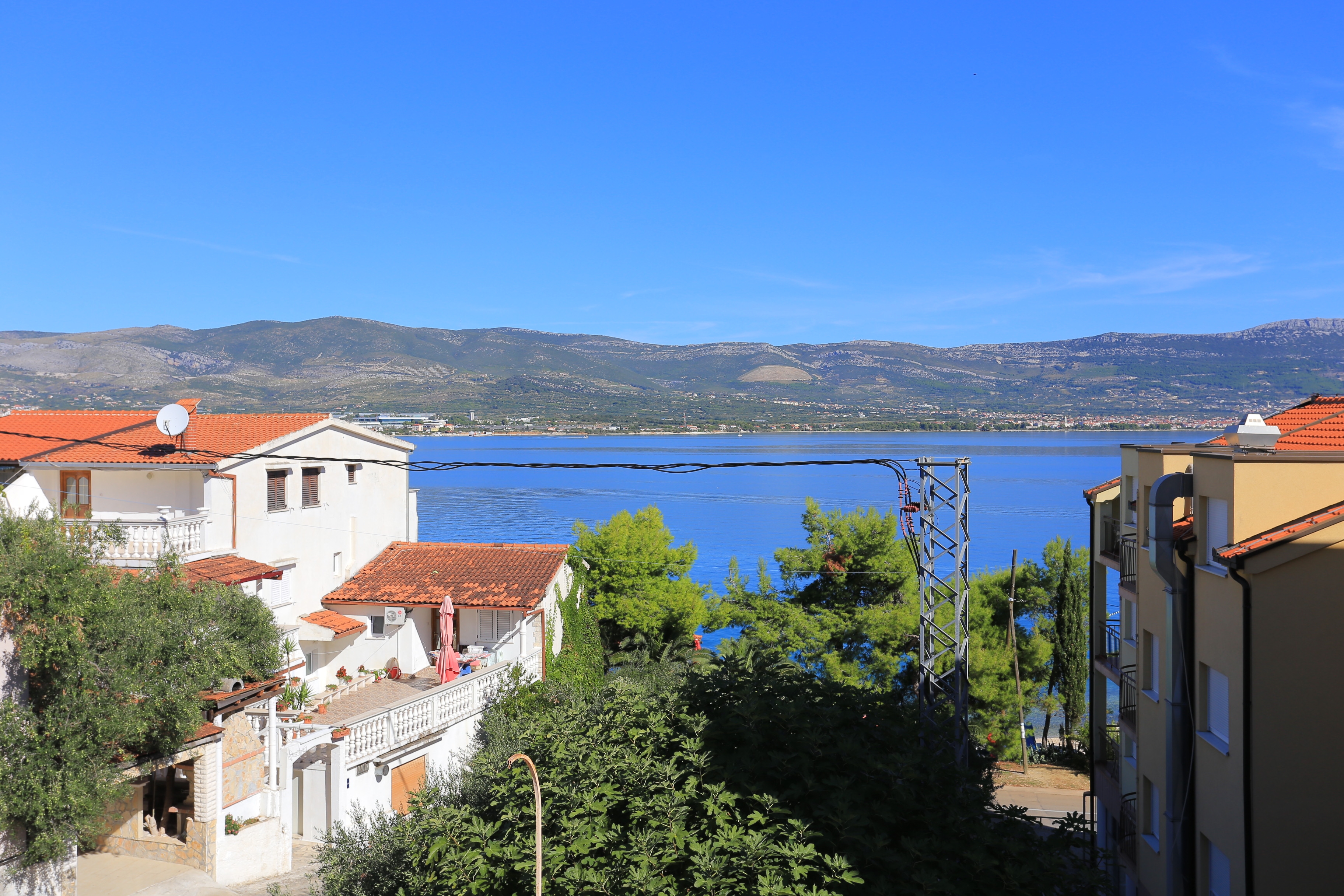 Three bedroom apartment with balcony and sea view Arbanija, Čiovo  A-a