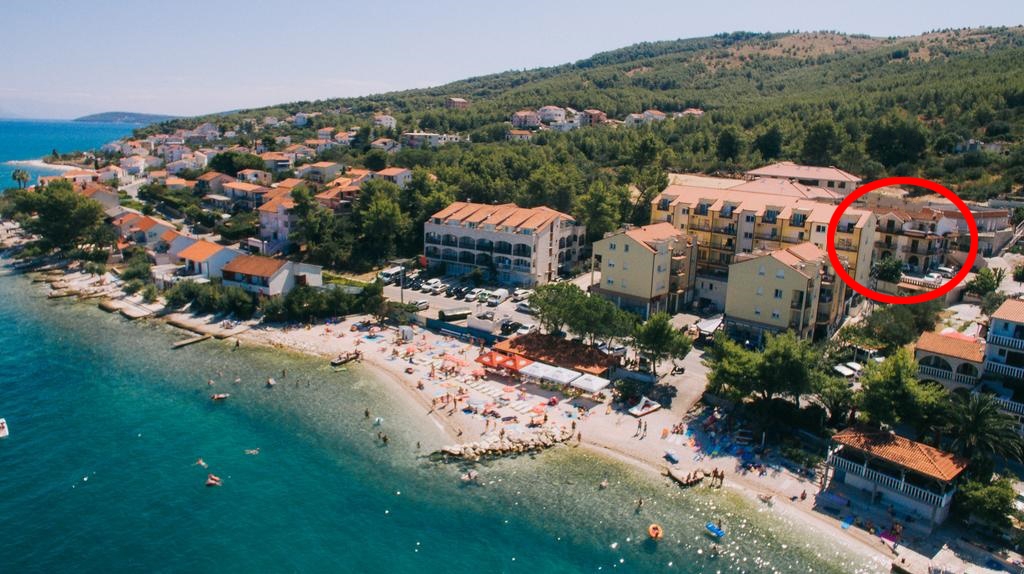 Three bedroom apartment with balcony and sea view Arbanija, Čiovo (A-17332-a)