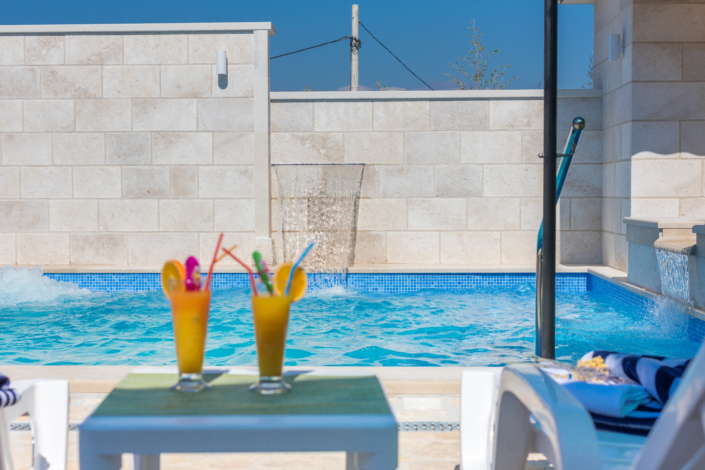 Three bedroom house with balcony and sea view Škrip, Brač (K-17345)